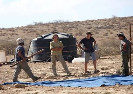مستوطنون يهاجمون تجمع عرب الكعابنة شمال أريحا