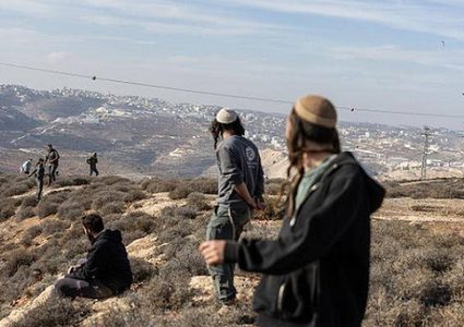 إصابة أربعة مواطنين في هجوم للمستوطنين بمسافر يطا جنوب الخليل