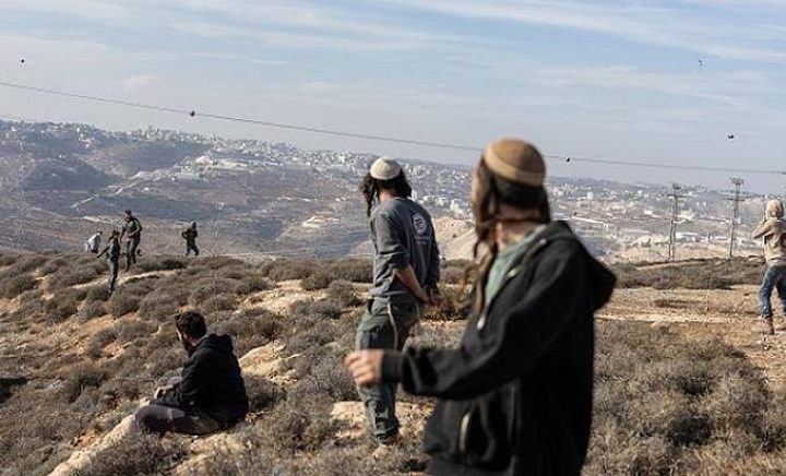 إصابة أربعة مواطنين في هجوم للمستوطنين بمسافر يطا جنوب الخليل