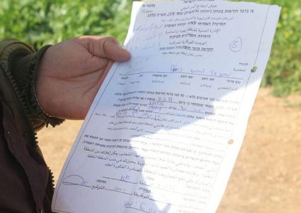 الاحتلال يسلم إخطارات بوقف العمل بمنشآت ومحال تجارية في قرية حارس
