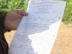 الاحتلال يسلم إخطارات بوقف العمل بمنشآت ومحال تجارية في قرية حارس