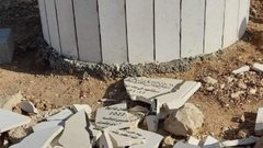 مستوطنون يحطمون صرح الشهيد سليمان الهذالين جنوب الخليل