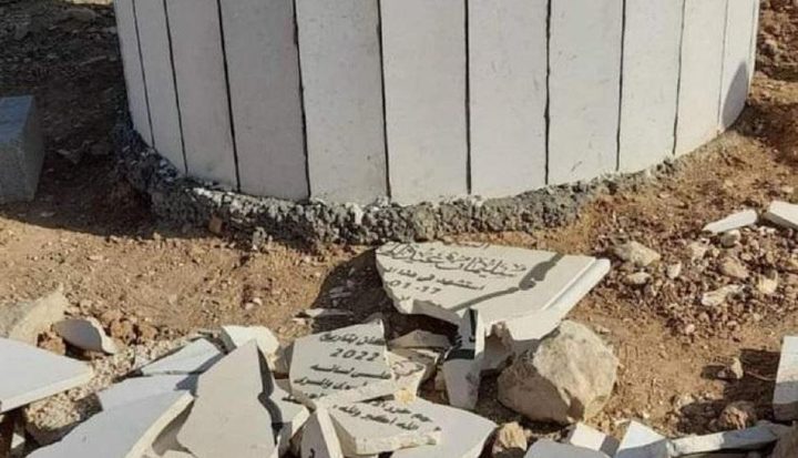 مستوطنون يحطمون صرح الشهيد سليمان الهذالين جنوب الخليل