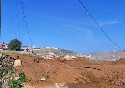 الاحتلال يغلق طريقاً ويدمر شبكات مياه في سهل عاطوف شرق طمون