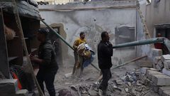 غزة: شهداء وجرحى بالنصيرات ونسف منازل على طول الخط الأصفر