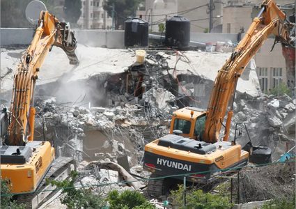 قوات الاحتلال تهدم منزلاً في نحالين غرب بيت لحم