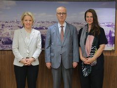 ممثلة سويسرا لدى فلسطين تزور جامعة النجاح للاطلاع على مبادرة TESI للتعليم الرقمي