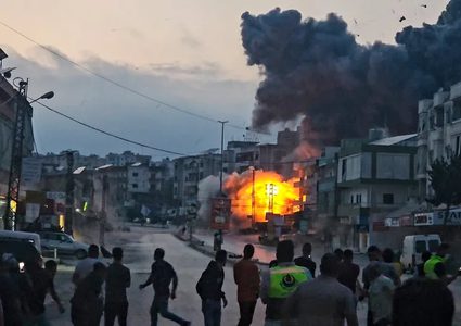 الاحتلال يجدد غاراته وقصفه الفوسفوري على بلدات جنوب لبنان