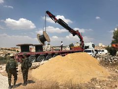 الاحتلال يستولي على معدات زراعية ومركبات في الأغوار الشمالية