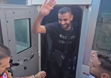 الاحتلال يفرج عن خمسة 5 من قطاع غزة عبر كرم أبو سالم