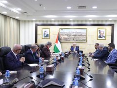 رئيس الوزراء يلتقي وفدًا برلمانيًا يضم ممثلين عن 3 أحزاب بريطانية