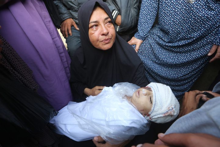 استشهاد طفلة متأثرة بجراحها جراء قصف الاحتلال مواصي خان يونس