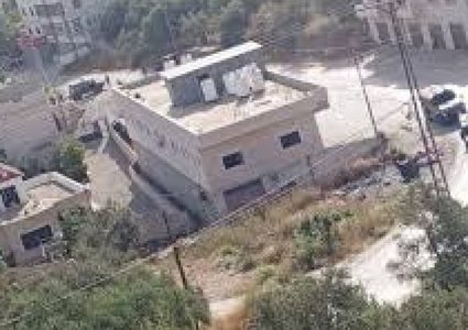 الاحتلال يقتحم قرية فرخة ويداهم منازل المواطنين