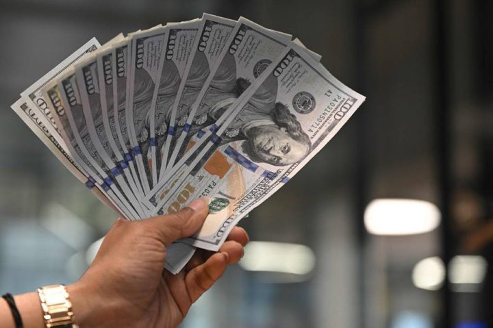 الدولار يستقر وسط تأرجح الآمال في التوصل إلى اتفاق لإنهاء حرب إيران