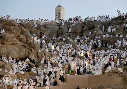 مشاهد من صعيد عرفات، لأداء الركن الأعظم من مناسك الحج.