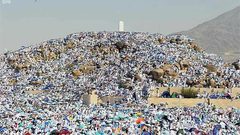مشاهد من صعيد عرفات، لأداء الركن الأعظم من مناسك الحج.