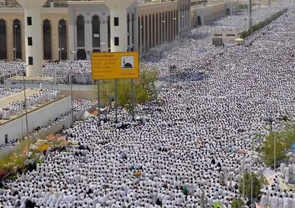 خطبة عرفة: الحج عبادة خالصة لا مكان فيها للشعارات السياسية