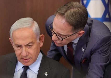 الادعاء الإسرائيلي يعتزم توجيه لائحة اتهام لمدير مكتب نتنياهو السابق