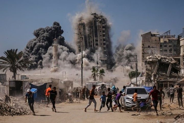شهيدان ومصابون بقصف الاحتلال على عمارة بحي الرمال غرب غزة