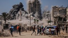 شهيدان ومصابون بقصف الاحتلال على عمارة بحي الرمال غرب غزة
