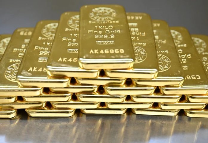 الذهب يتراجع مع ارتفاع أسعار النفط بسبب التوتر بين أميركا وإيران