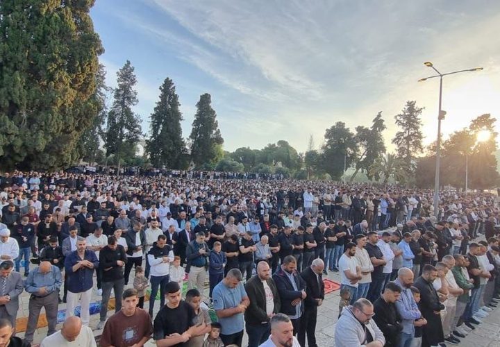 140 ألف مصلٍ يؤدون صلاة عيد الأضحى في المسجد الأقصى رغم تضييقات الاحتلال
