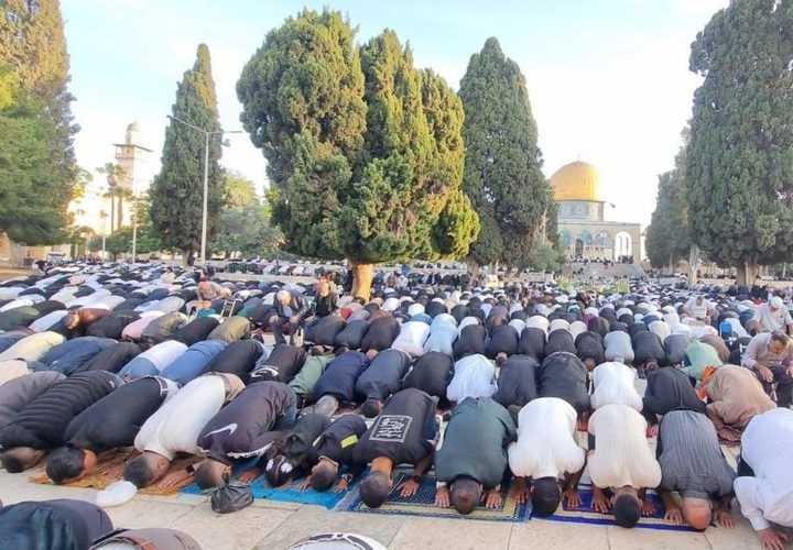 140 ألف مصلٍ يؤدون صلاة عيد الأضحى في المسجد الأقصى رغم تضييقات الاحتلال