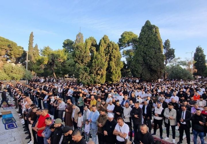 140 ألف مصلٍ يؤدون صلاة عيد الأضحى في المسجد الأقصى رغم تضييقات الاحتلال