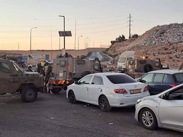 الاحتلال يعتقل ثلاثة شبان من عناتا ومخيم قلنديا