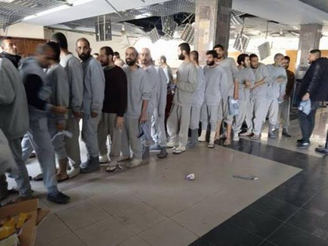الاحتلال يفرج عن 15 أسيرا من قطاع غزة بينهم سيدة