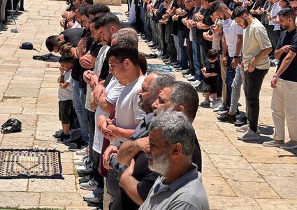 في ثالث أيام الأضحى.. عشرات الآلاف يؤدون صلاة الجمعة في المسجد الأقصى المبارك