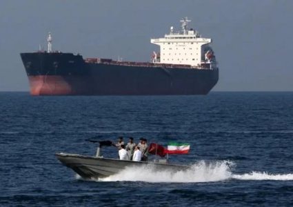 "تسنيم": الحصار البحري لا يزال قائماً و"سنتكوم" تصدر تحذيرات لوقف السفن الإيراني