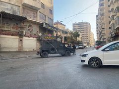 قوات الاحتلال تعتقل مواطنين من مخيم قلنديا شمال القدس