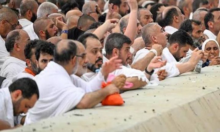 الحجاج يواصلون رمي الجمرات في آخر أيام التشريق