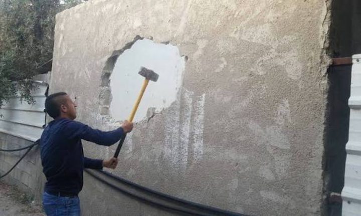 الاحتلال يجبر مقدسيا على هدم منزله ذاتيا في بيت حنينا