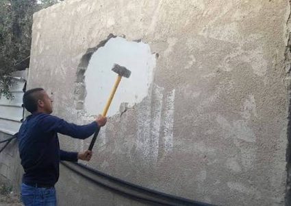 الاحتلال يجبر مقدسيا على هدم منزله ذاتيا في بيت حنينا