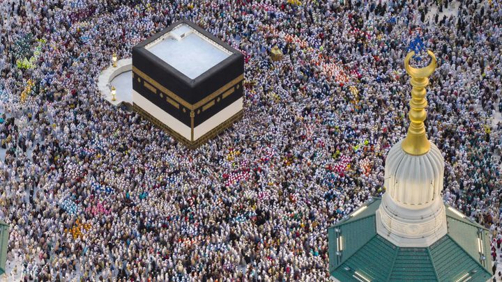 السعودية تعلن نجاح موسم الحج.. ومئات آلاف من الحجاج يتوجهون إلى المدينة المنورة