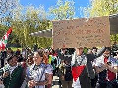 تظاهرة في ستوكهولم احتجاجا على استمرار الهجمات الإسرائيلية على غزة ولبنان