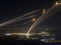 حزب الله يطلق أكثر من 10 صواريخ على شمال إسرائيل ليلًا