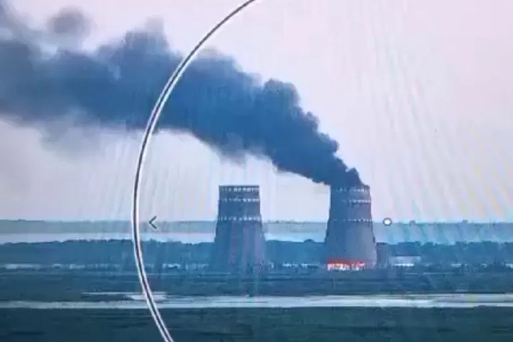 قصف متبادل بين روسيا وأوكرانيا واتهامات لكييف باستهداف محطة زاباروجيا النووية