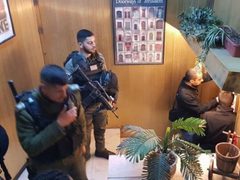 الاحتلال يشرع بهدم مطعم في حي المصرارة بالقدس