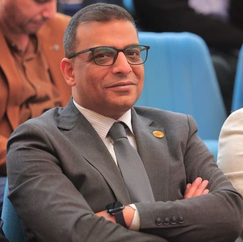 الذكاء الاصطناعي والموظف: تفنيش أم بقاء؟