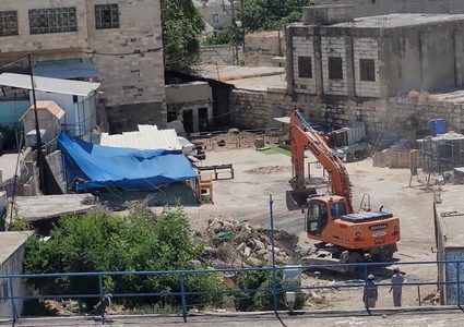 الاحتلال يهدم محال تجارية في سوق الخضار المركزي في بيتا جنوب نابلس