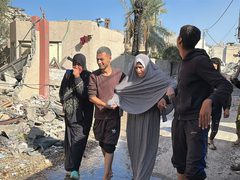 إصابة طفل بمخيم البريج وقصف بحر مدينة غزة ونسف منازل في خان يونس