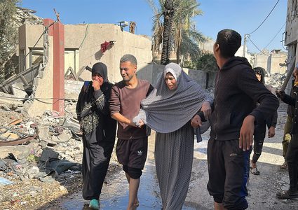 إصابة طفل بمخيم البريج وقصف بحر مدينة غزة ونسف منازل في خان يونس