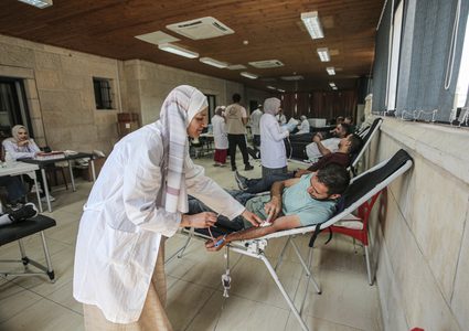 كيف ترسم الصحافة العبرية صورة الأزمة الصحية المتفاقمة في الضفة الغربية؟