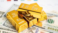 تراجع الذهب مع صعود الدولار وارتفاع أسعار النفط