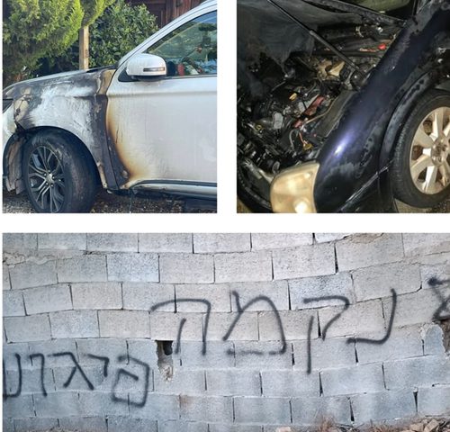 مستوطنون يحرقون مركبتين ويخطّون شعارات عنصرية في أم صفا شمال غرب رام الله