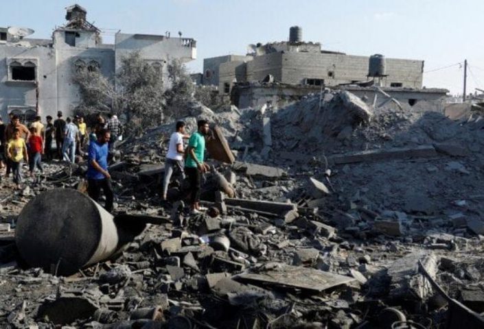شهيد ومصابون بقصف الاحتلال خيمة نازحين بخان يونس