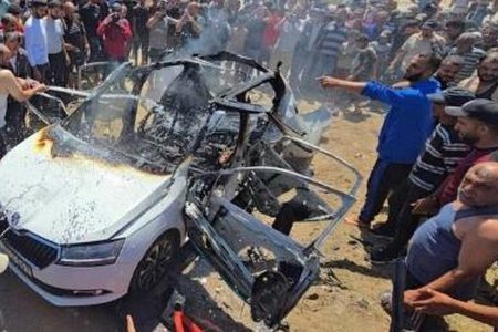 استهداف مركبة في دير البلح وسط غزة يسفر عن شهيد وإصابات